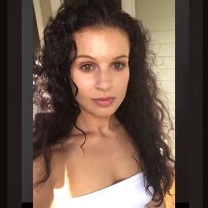 Meet your Posher, Yasmine